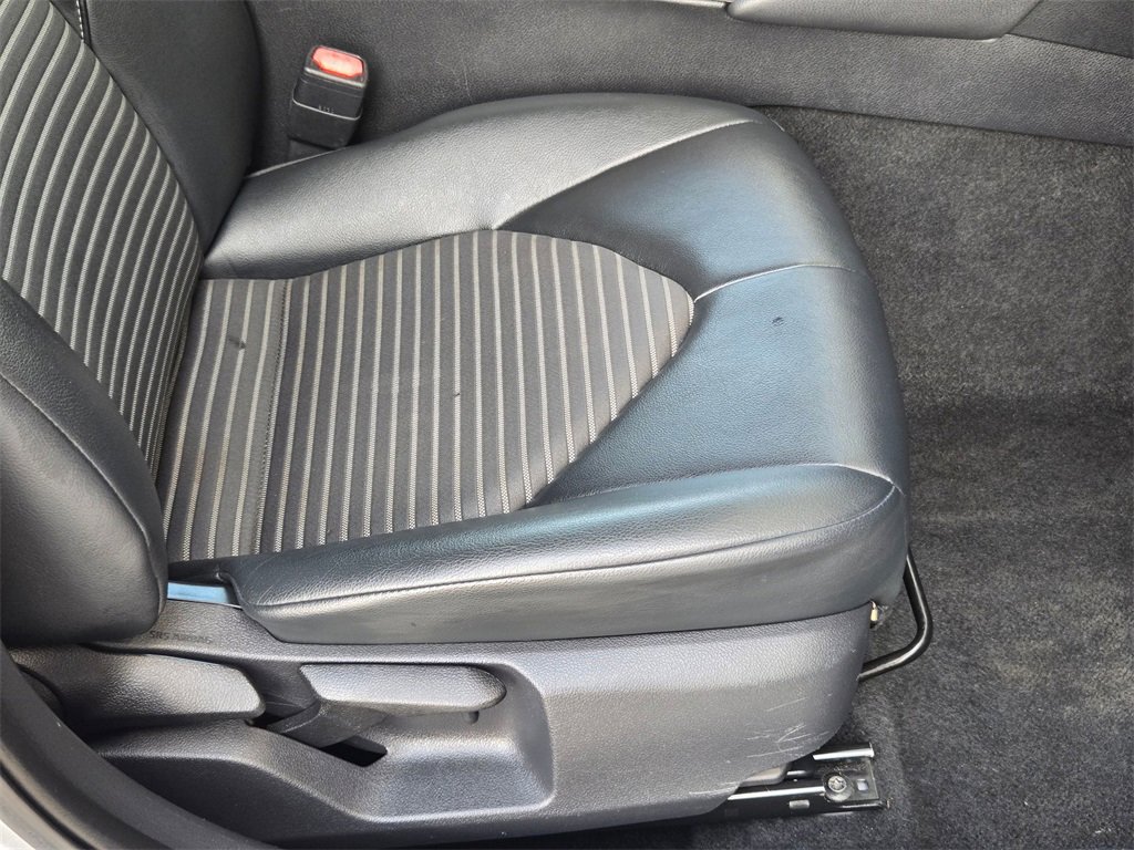 Used 2021 Toyota Camry SE image 25