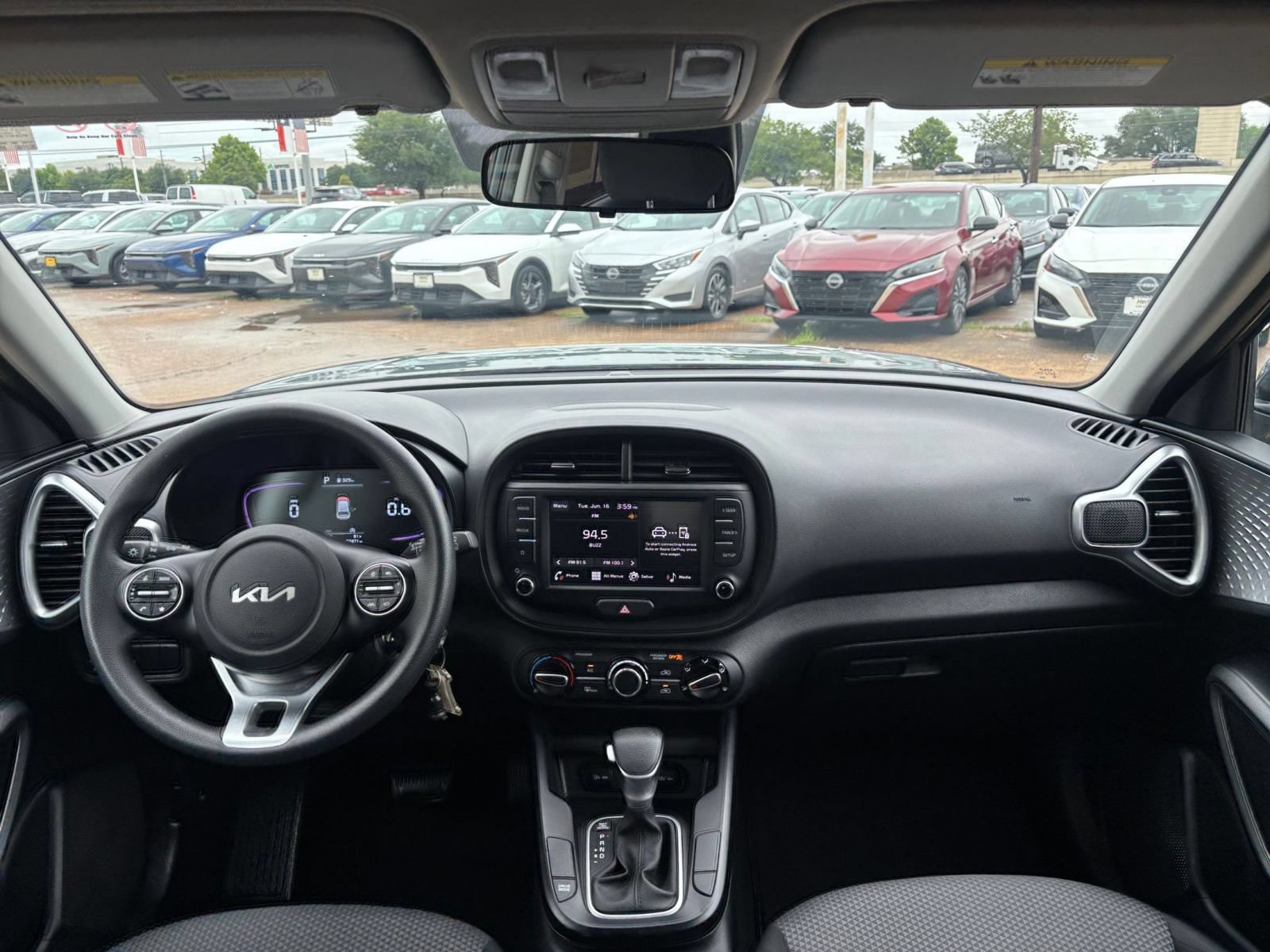 Used 2025 Kia Soul LX w/ LX Technology Package FWD image 31