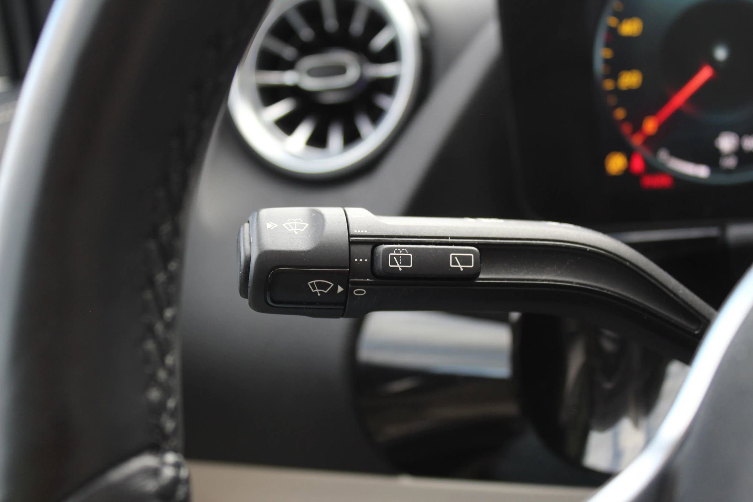 Used 2022 Mercedes-Benz GLA 250 4MATIC image 32