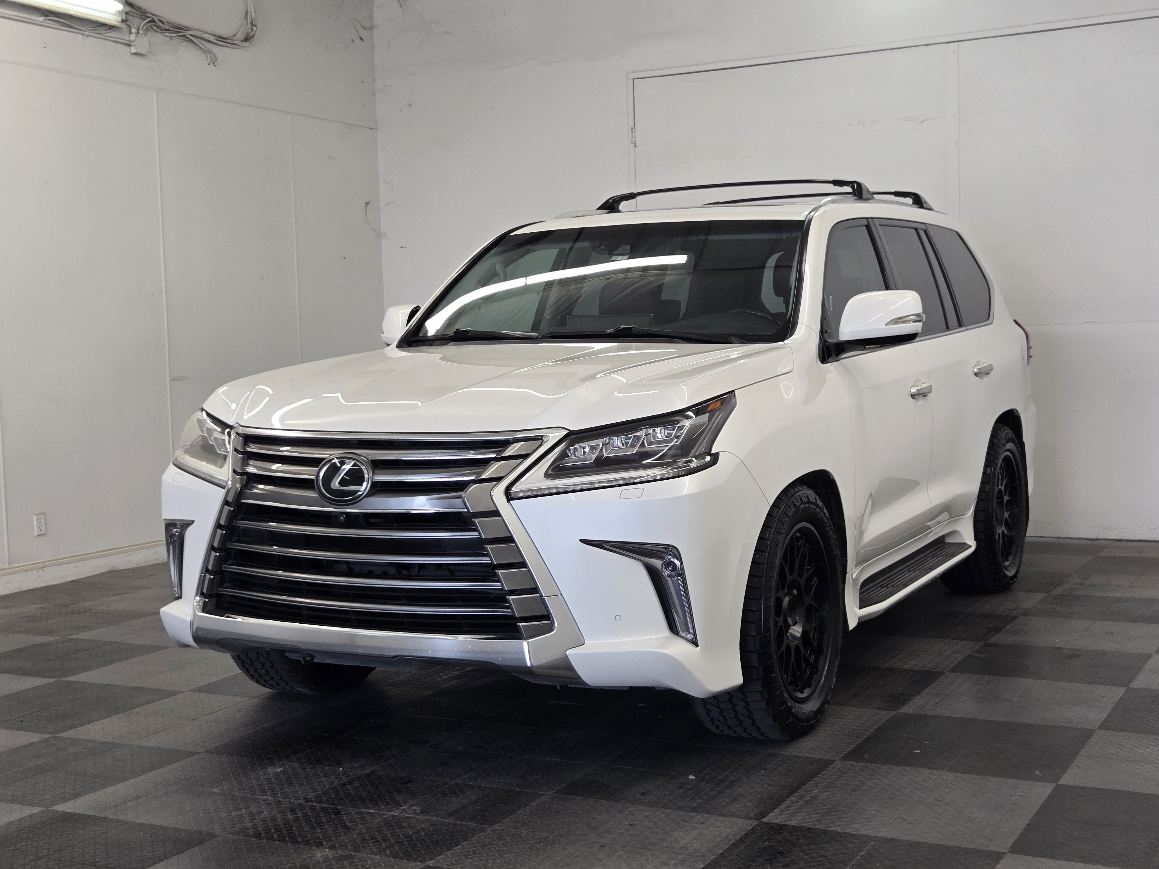 Used 2017 Lexus LX 570 4WD image 4