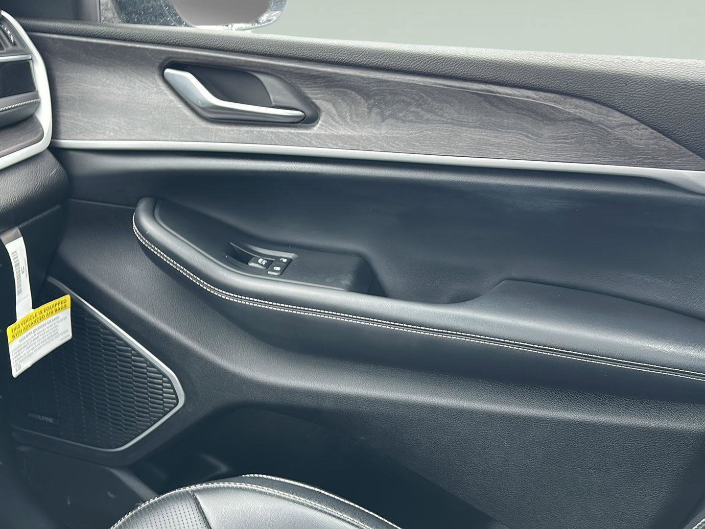 Used 2023 Jeep Grand Cherokee 30th Anniversary image 19