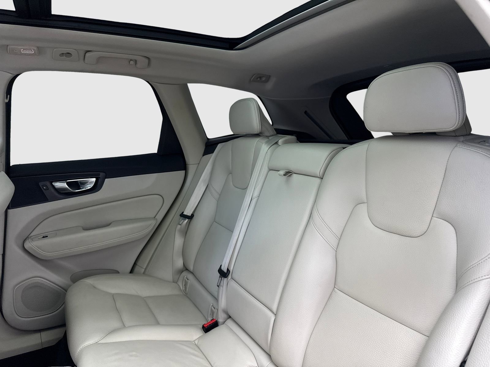 Used 2022 Volvo XC60 B5 Momentum w/ Protection Package Premier FWD image 38