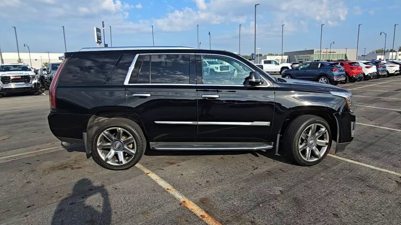Used 2016 Cadillac Escalade Luxury AWD/4WD image 11