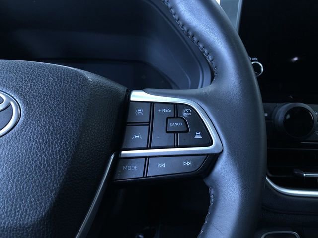Used 2025 Toyota Grand Highlander AWD image 25