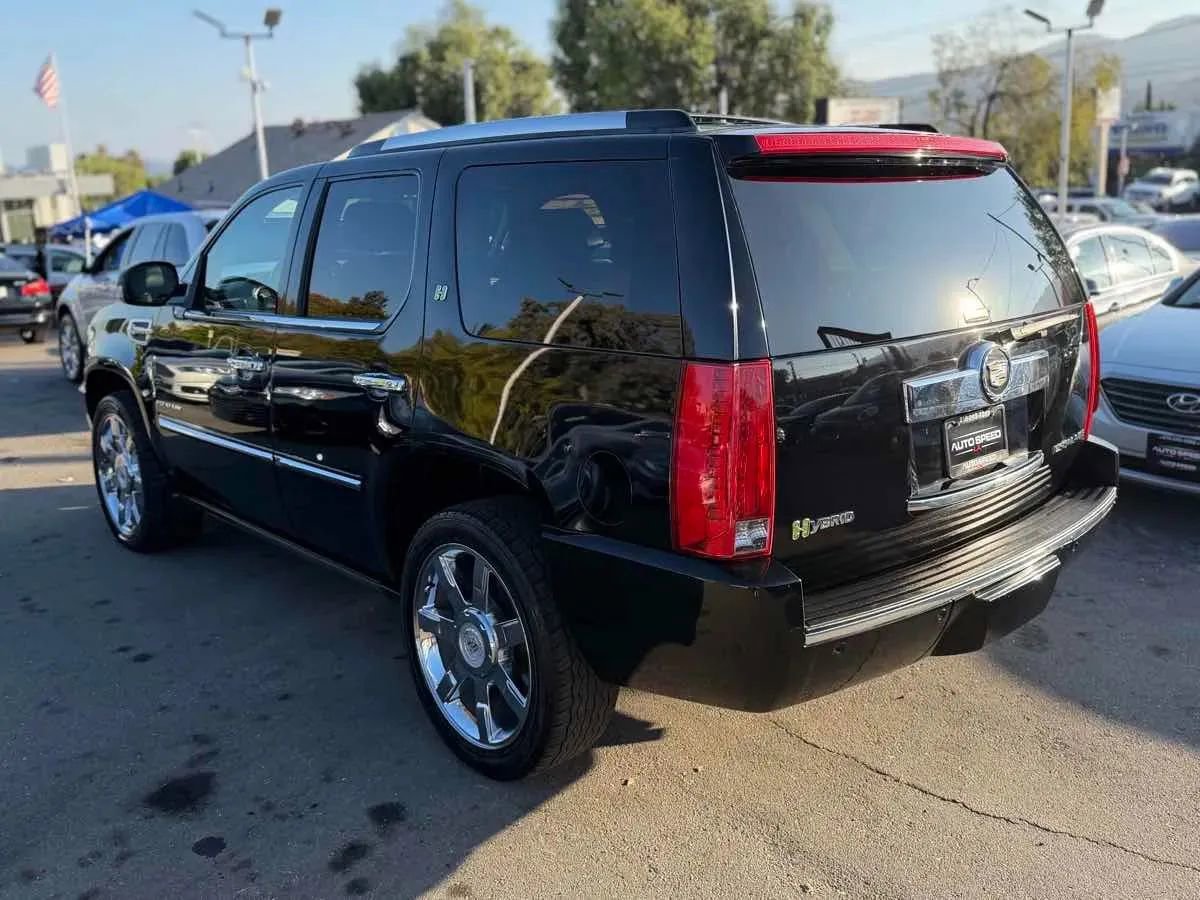 Used 2011 Cadillac Escalade 4WD Hybrid image 4