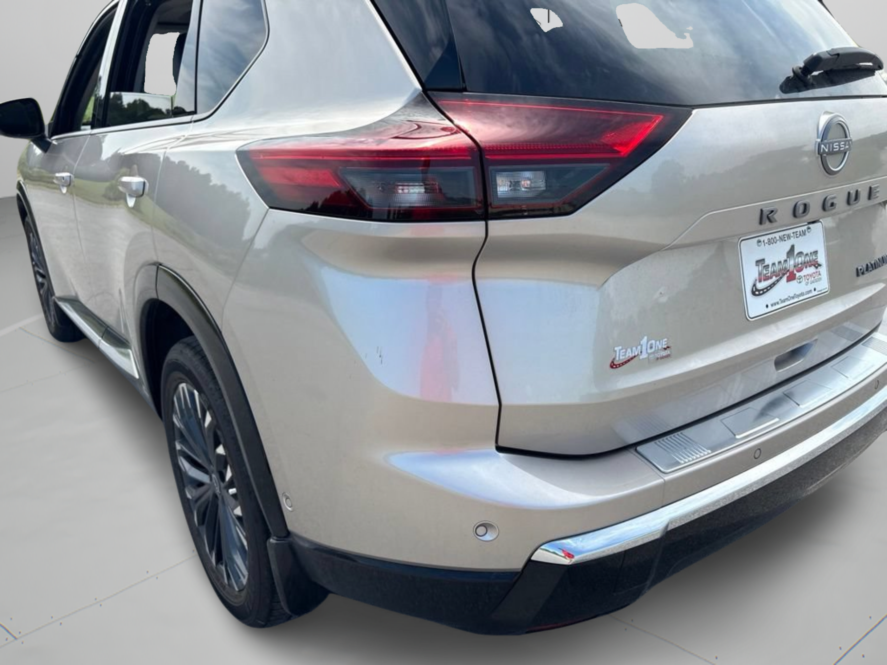 Used 2025 Nissan Rogue Platinum w/ Platinum Premium Package FWD image 26