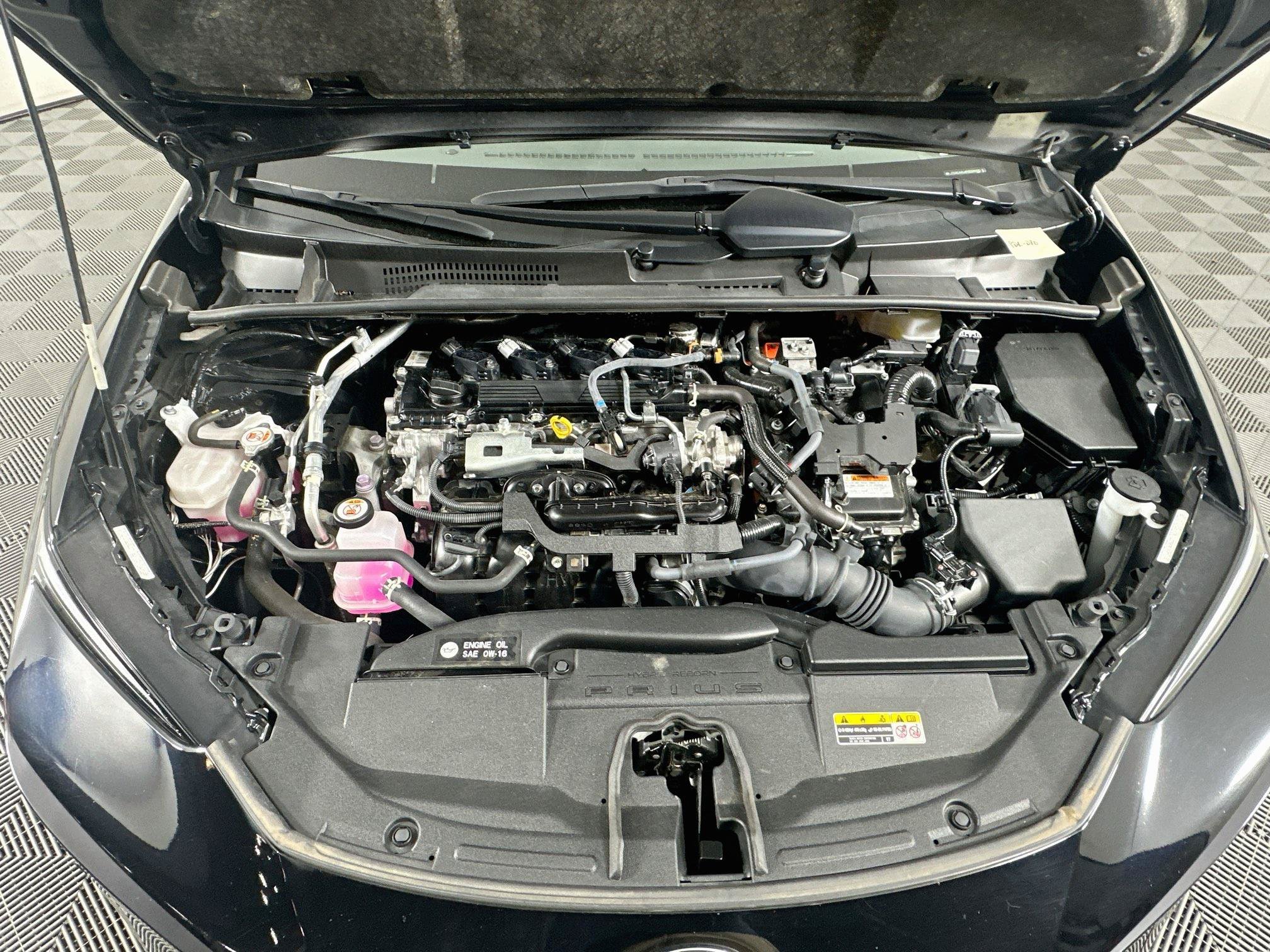 Used 2024 Toyota Prius LE FWD image 31