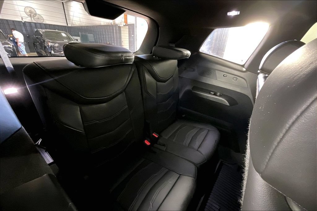 Used 2024 Cadillac XT6 Sport w/ Platinum Package AWD/4WD image 34