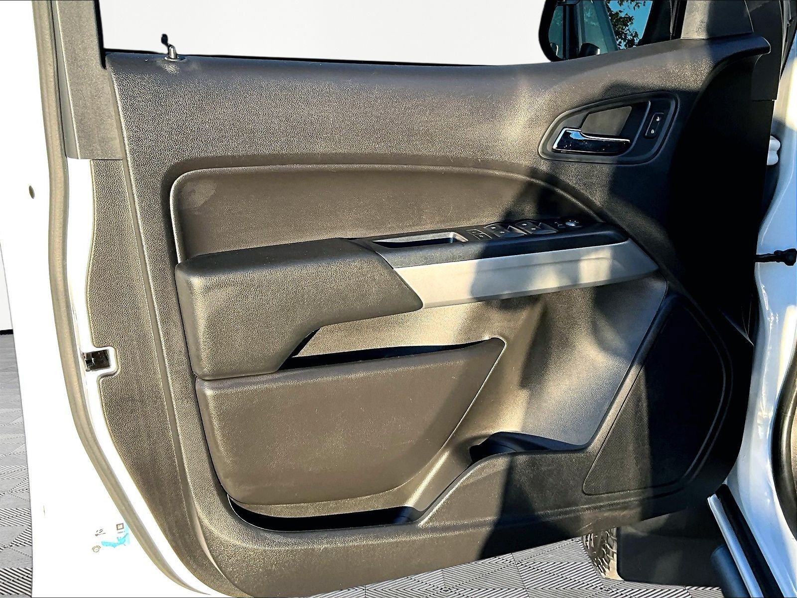 Used 2018 Chevrolet Colorado ZR2 w/ LPO, Door Decal Package AWD/4WD image 19