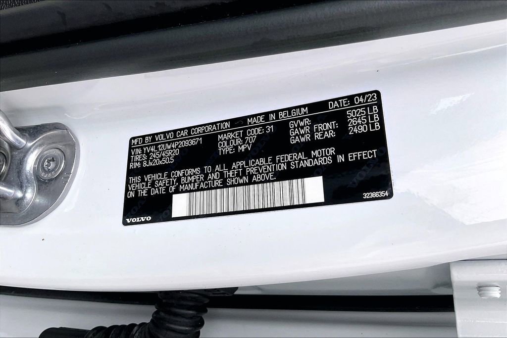 Certified 2023 Volvo XC40 B5 Plus w/ Climate Package image 19