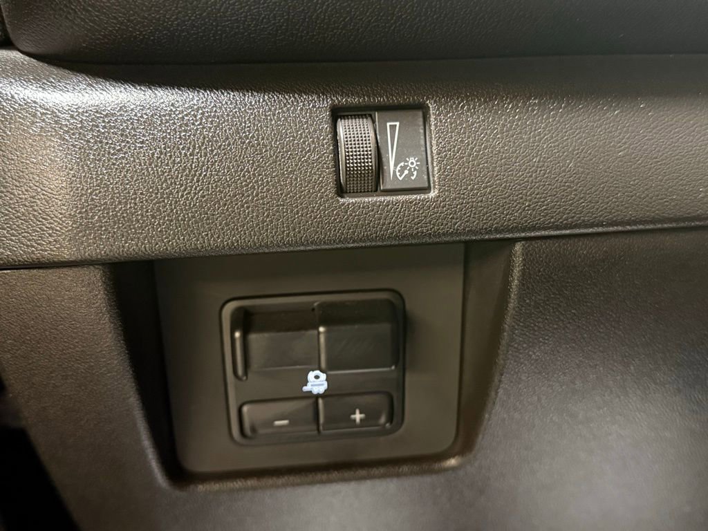 Used 2023 Chevrolet Colorado LT w/ LT Convenience Package II AWD/4WD image 18