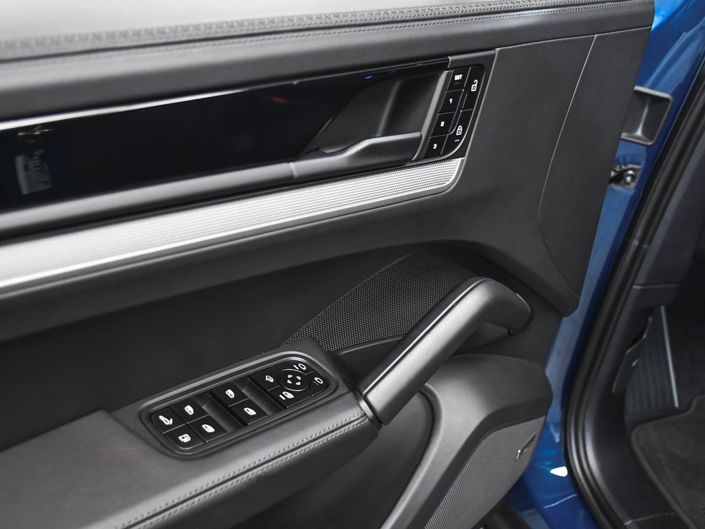 Used 2024 Porsche Cayenne S image 10