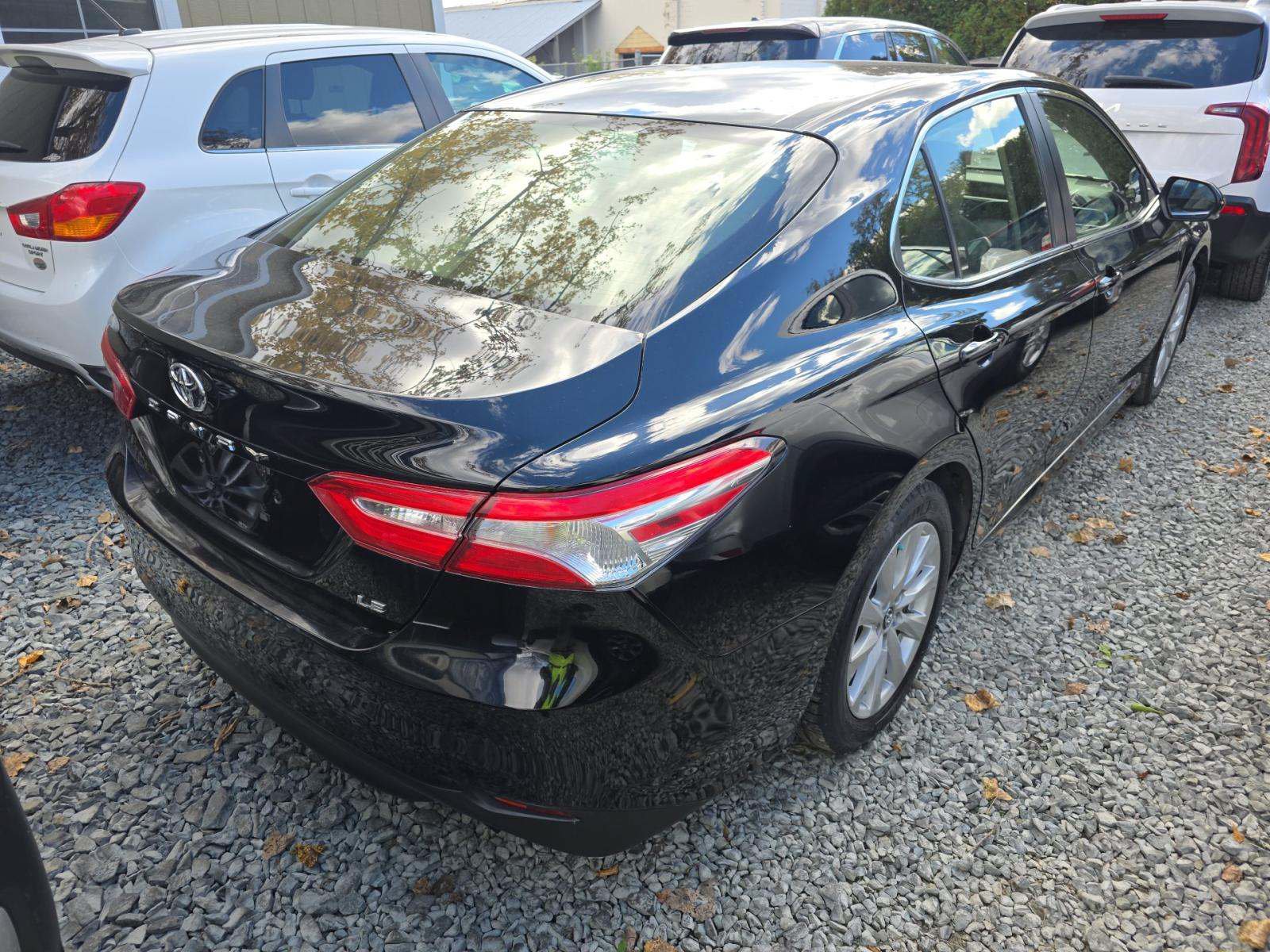 Used 2018 Toyota Camry LE w/ Convenience Package FWD image 2
