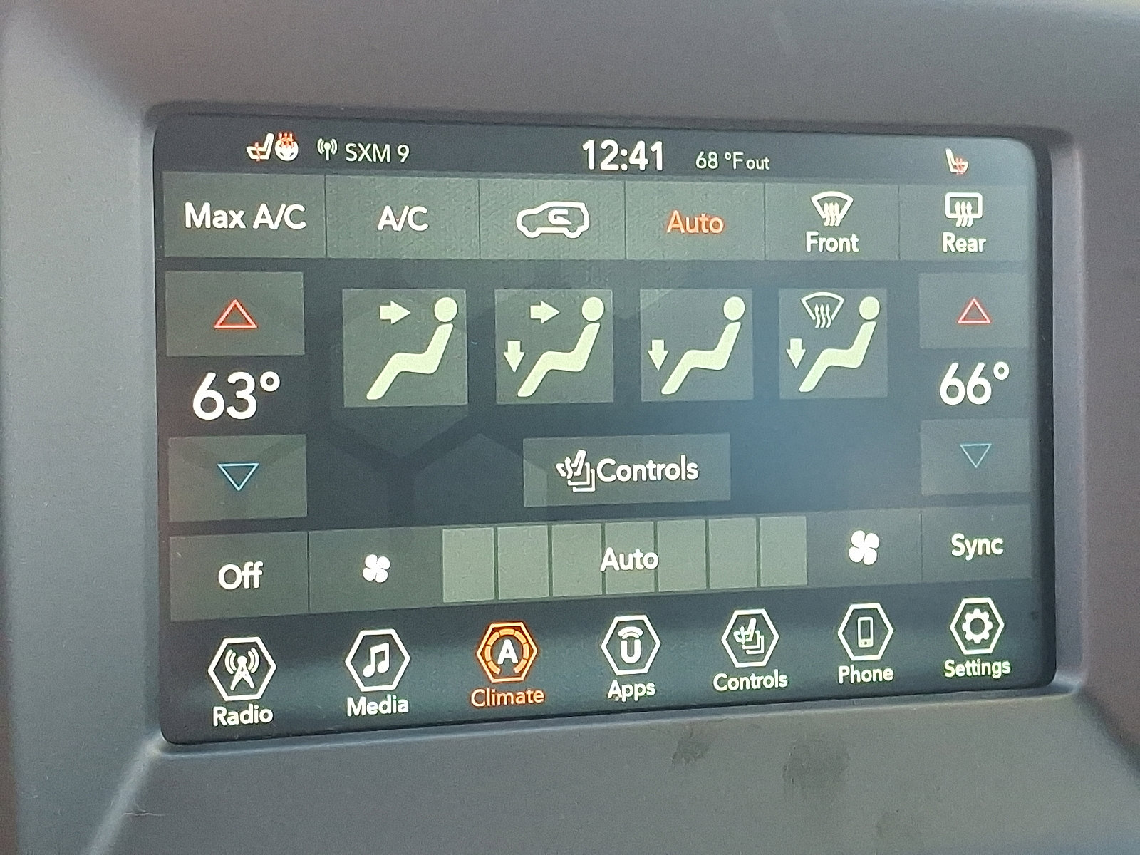 Used 2020 Jeep Compass Latitude w/ Cold Weather Group image 18