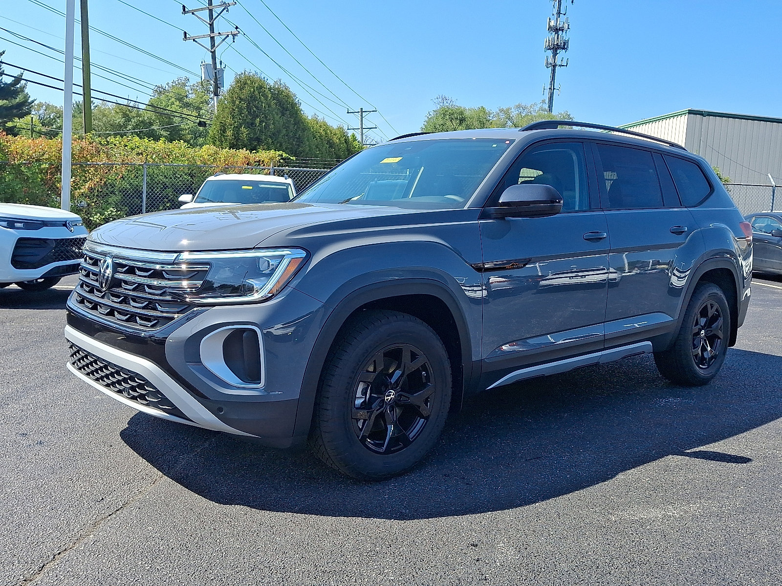 New 2026 Volkswagen Atlas Peak Edition image 2