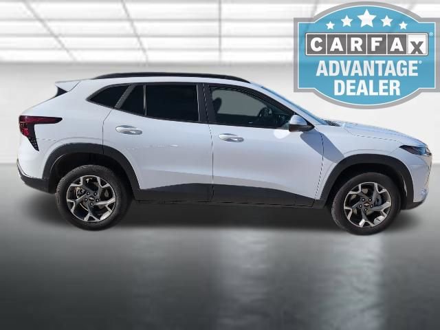 Used 2025 Chevrolet Trax LT image 28