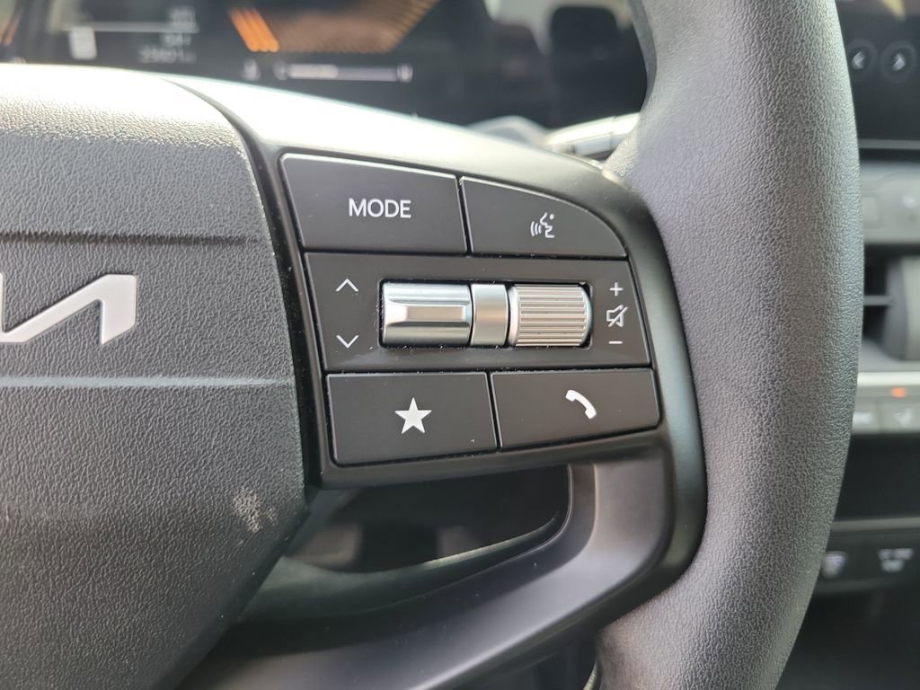 Used 2025 Kia K4 LXS image 23