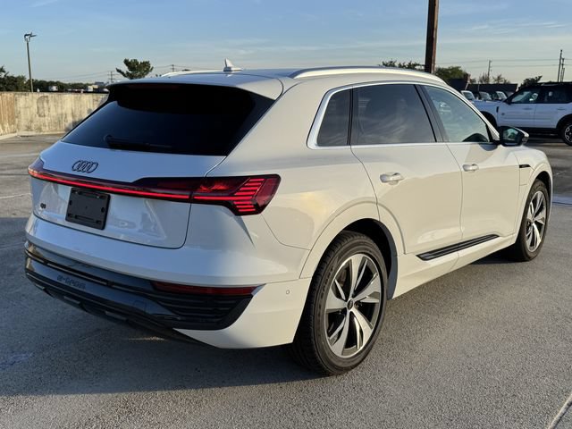 Used 2024 Audi Q8 e-tron Premium Plus AWD/4WD image 3