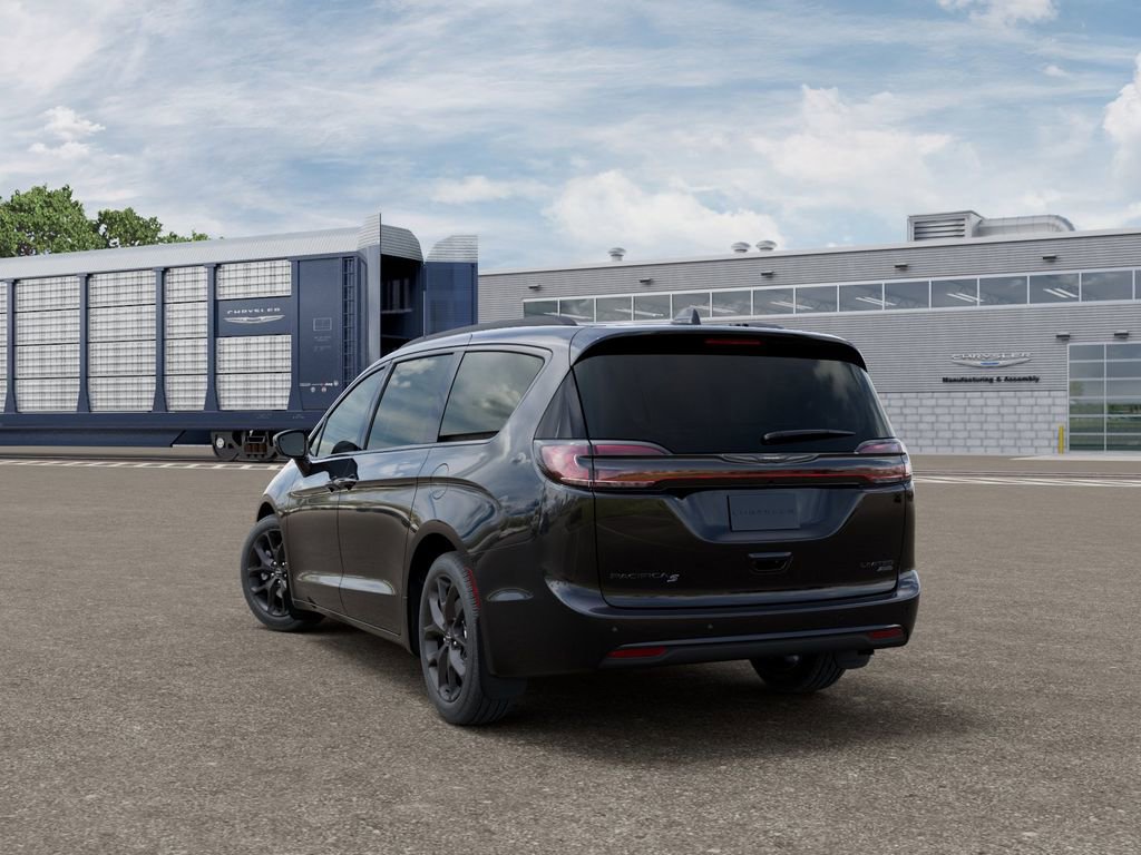 New 2026 Chrysler Pacifica Limited image 3