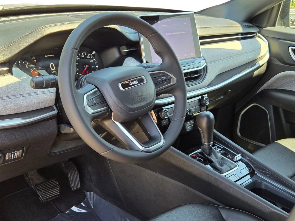 Used 2024 Jeep Compass Latitude AWD/4WD image 16