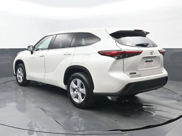 Used 2020 Toyota Highlander LE FWD image 3