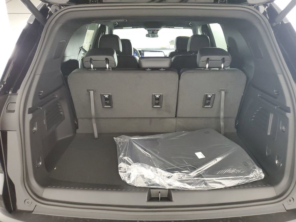 New 2026 Chevrolet Traverse LT w/ Midnight/Sport Edition FWD image 33