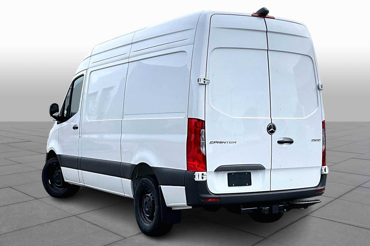 Used 2025 Mercedes-Benz Sprinter 2500 image 4