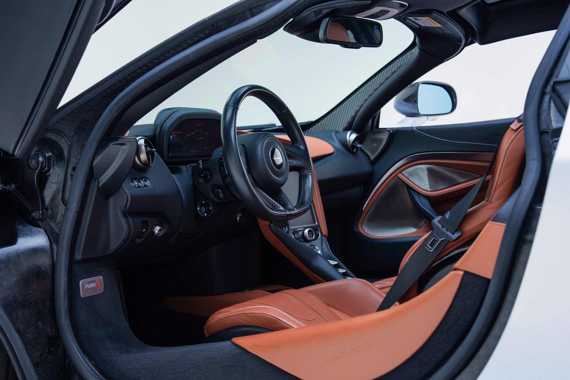 Used 2018 McLaren 720S Performance RWD image 45
