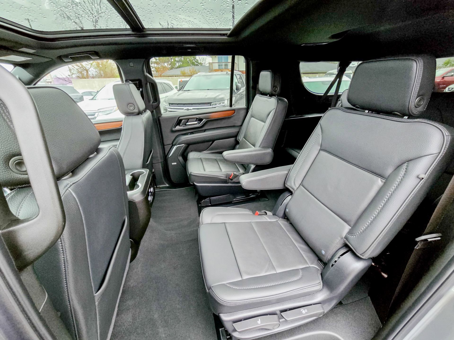 Used 2025 GMC Yukon XL Denali w/ Sun & Power Step Package image 35