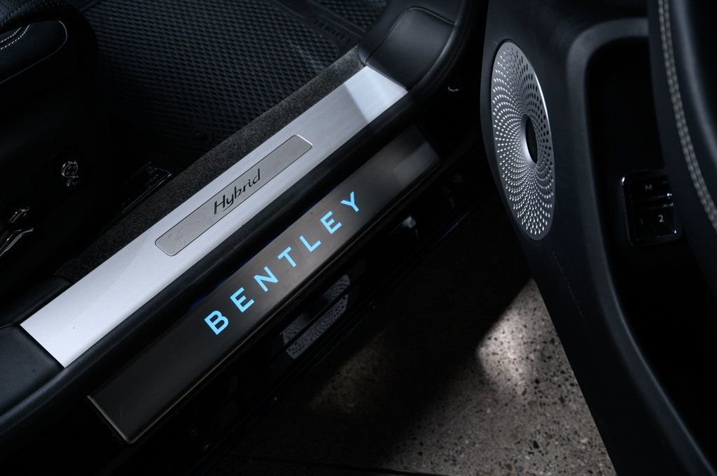 Used 2022 Bentley Flying Spur Plug-In Hybrid AWD/4WD image 30