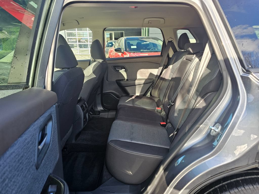 Used 2023 Nissan Rogue SV AWD/4WD image 13