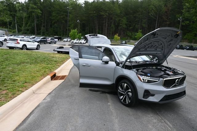 Used 2024 Volvo XC40 B5 Plus w/ Protection Package Premier AWD/4WD image 45