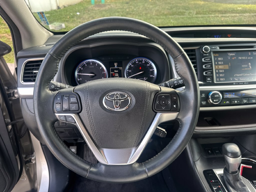 Used 2016 Toyota Highlander Limited AWD/4WD image 42