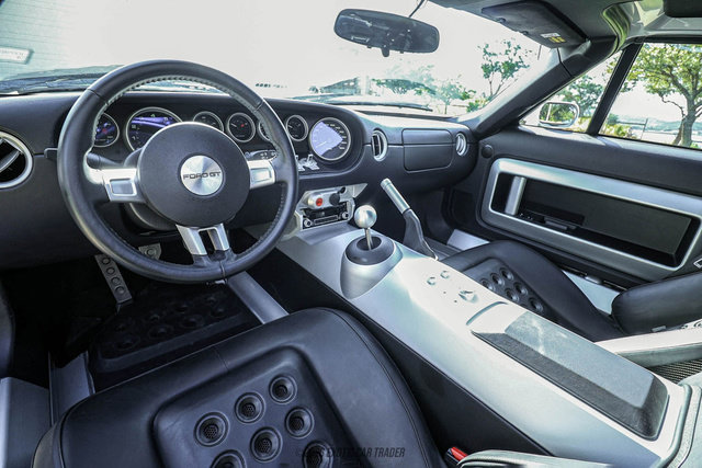 Used 2005 Ford GT RWD image 28