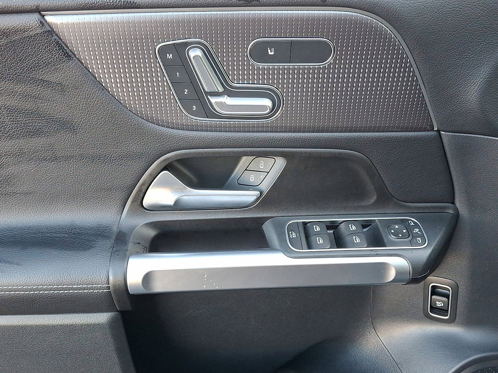 Used 2022 Mercedes-Benz GLB 250 4MATIC image 18