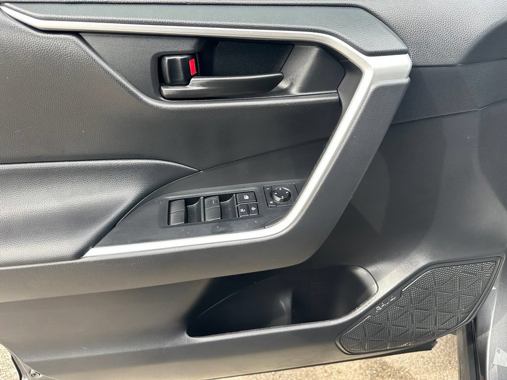 Used 2024 Toyota RAV4 LE FWD image 11