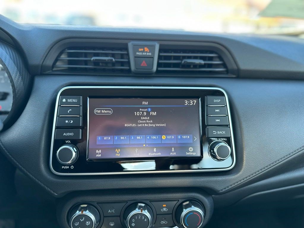 Used 2025 Nissan Versa S w/ Trunk Package image 20