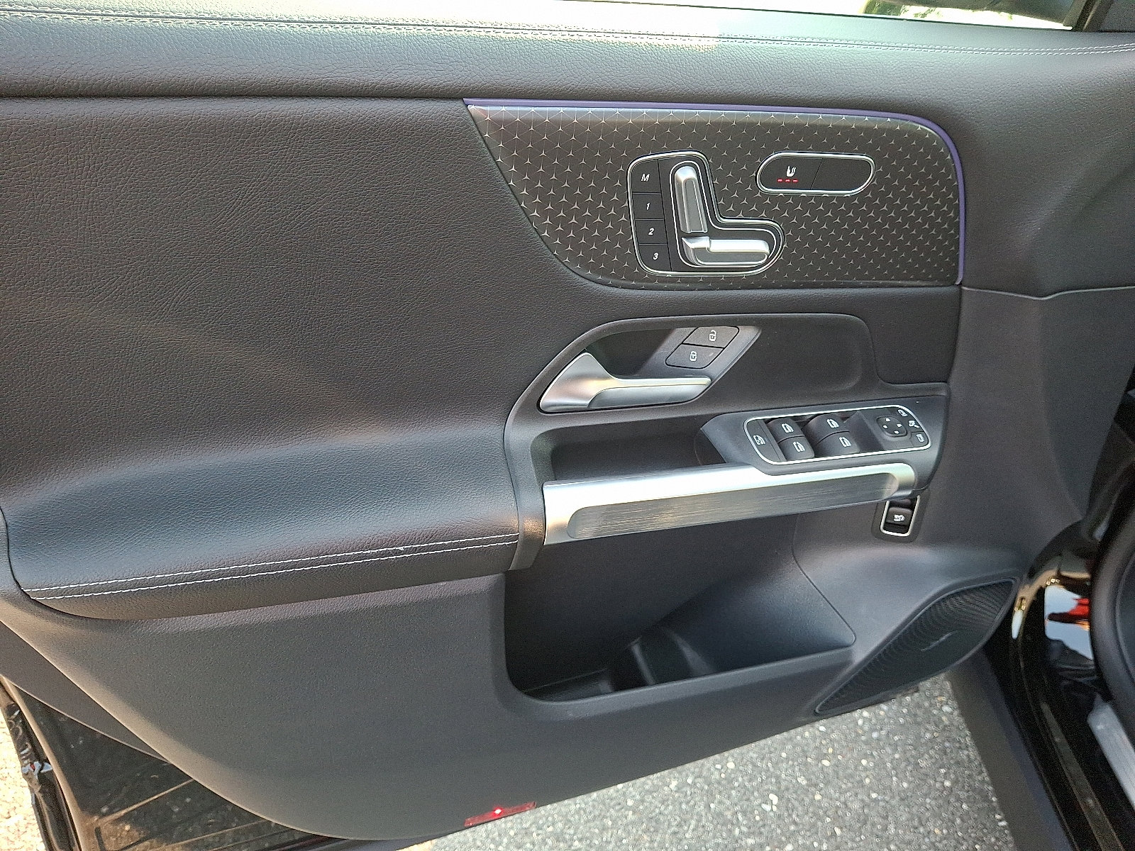 Used 2024 Mercedes-Benz GLB 250 4MATIC image 12