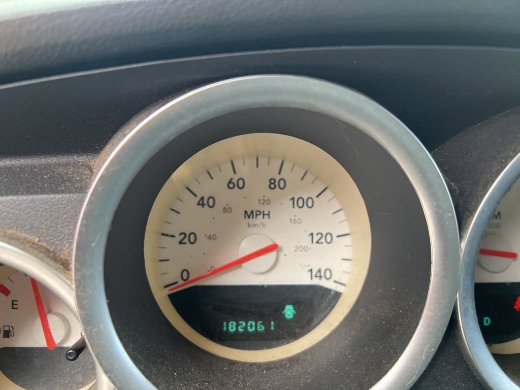 Used 2005 Dodge Magnum SXT w/ Comfort Seating Group AWD/4WD image 13