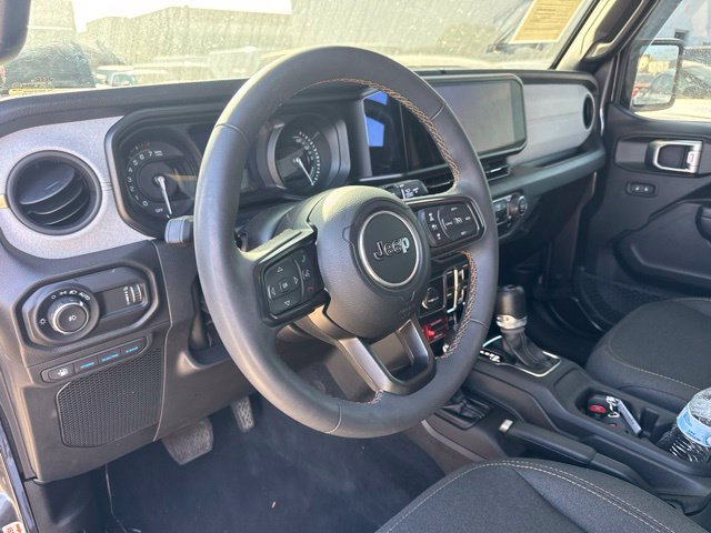 Used 2024 Jeep Wrangler Unlimited AWD/4WD image 9