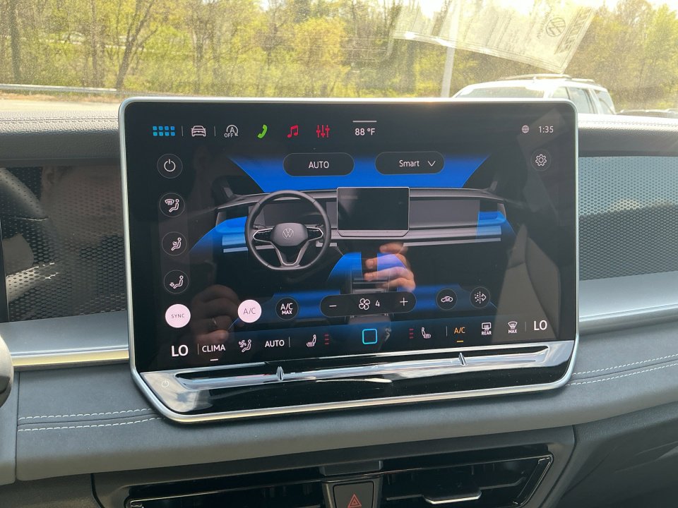 New 2026 Volkswagen Tiguan SE R-Line FWD image 18