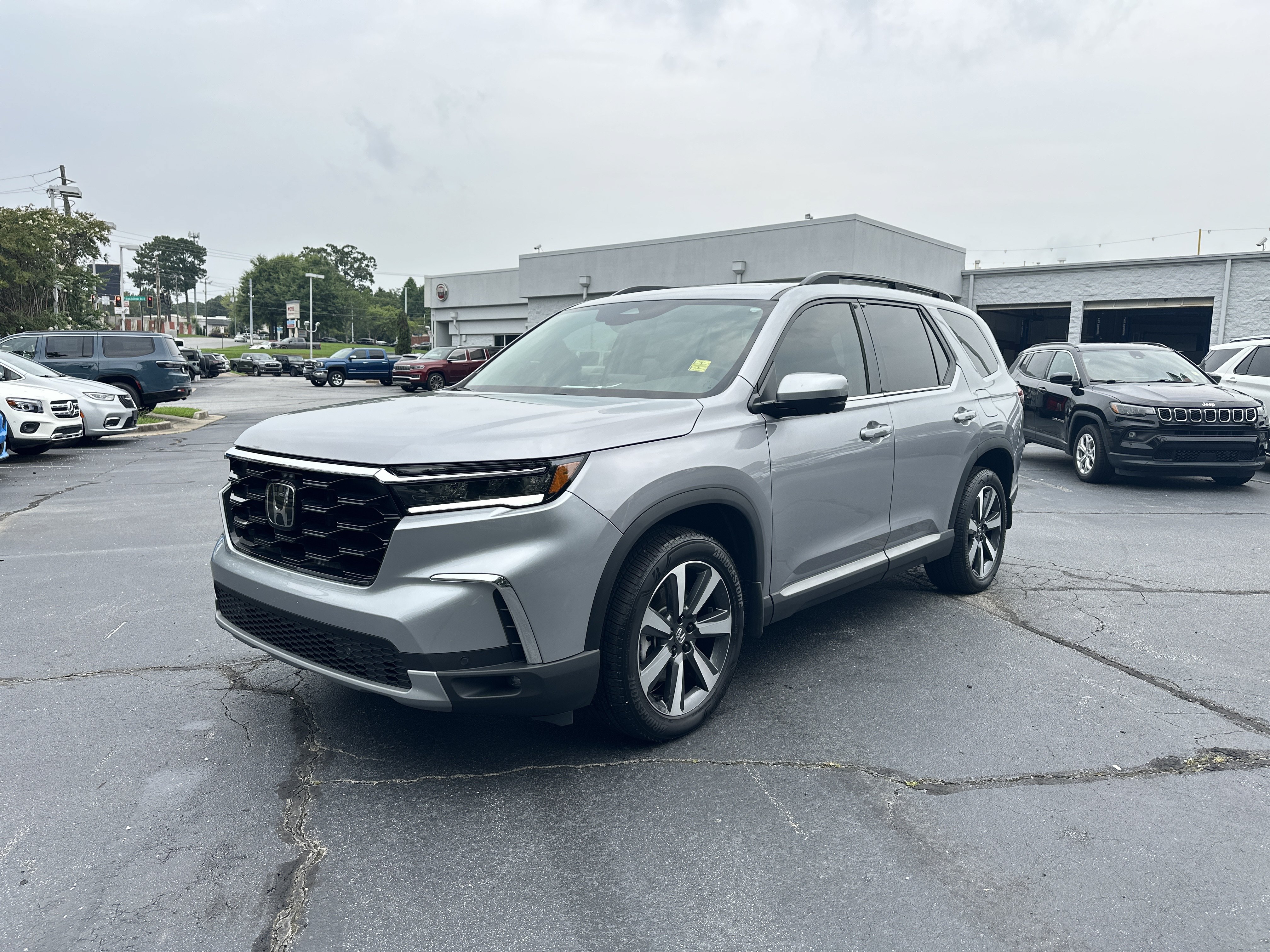 Used 2025 Honda Pilot Touring image 5