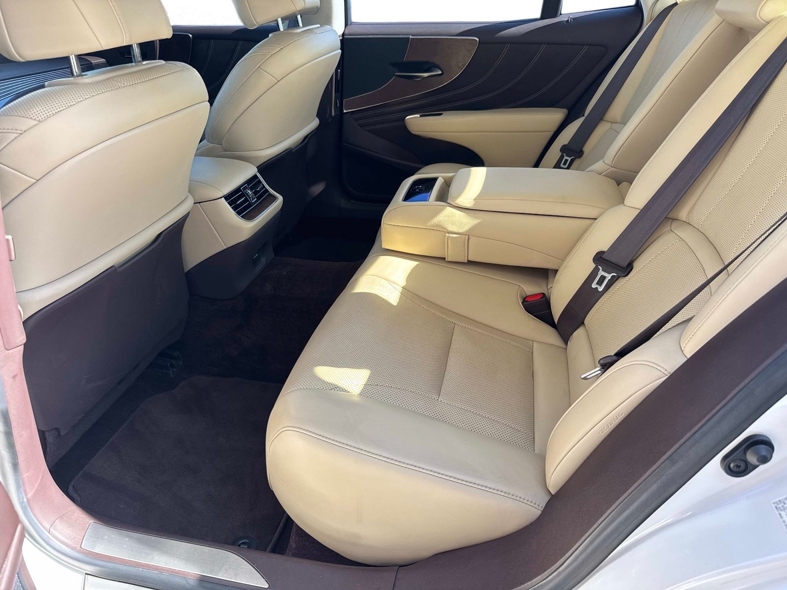 Used 2020 Lexus LS 500 w/ Accessory Package (Z1) RWD image 13