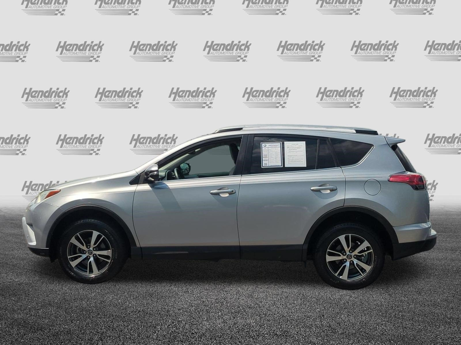 Used 2017 Toyota RAV4 XLE FWD image 7