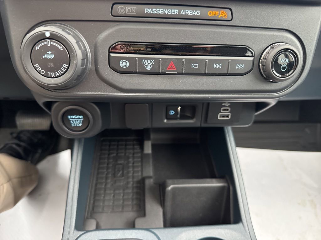 Used 2025 Ford Maverick Lobo AWD/4WD image 18
