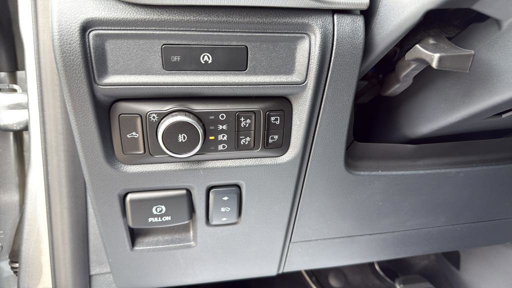 Used 2025 Ford F150 Lariat w/ Equipment Group 501A Mid image 19