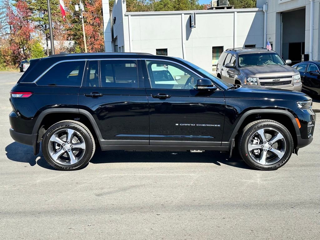 Used 2024 Jeep Grand Cherokee Limited 4xe w/ MOPAR Finishing Package AWD/4WD image 20