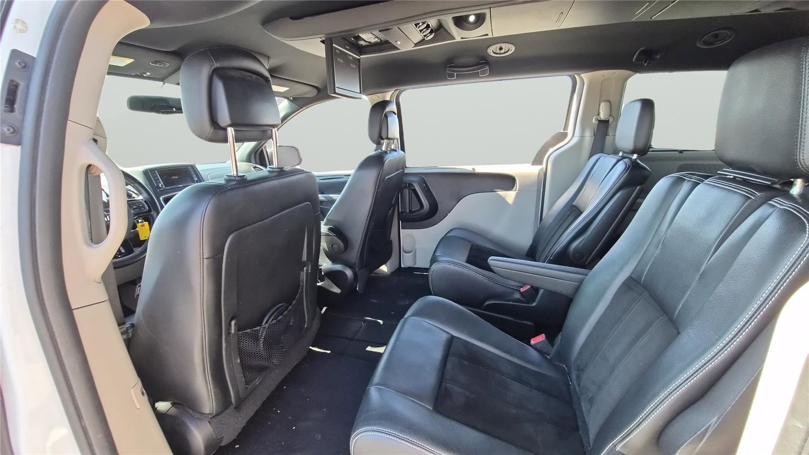 Used 2017 Dodge Grand Caravan SXT w/ Driver Convenience Group image 17