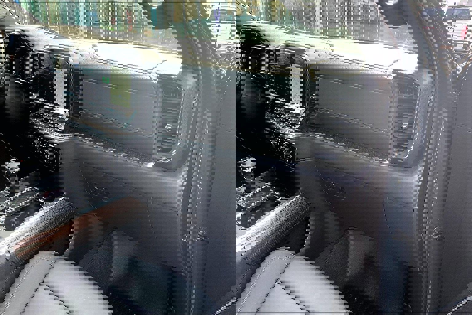 Used 2025 Chevrolet Silverado 1500 LT w/ Leather Package image 17