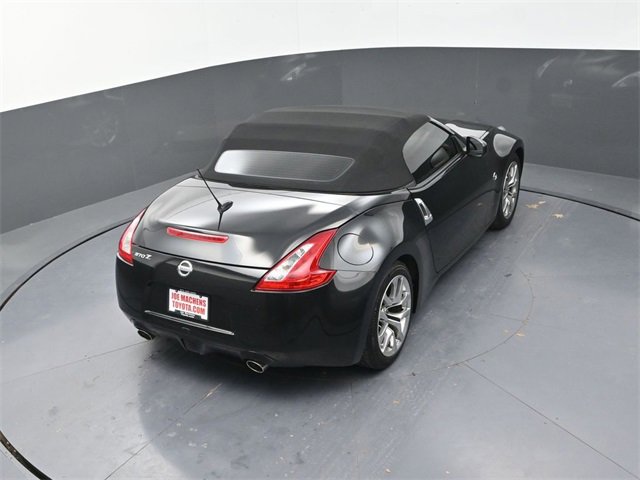 Used 2010 Nissan 370Z Touring image 21